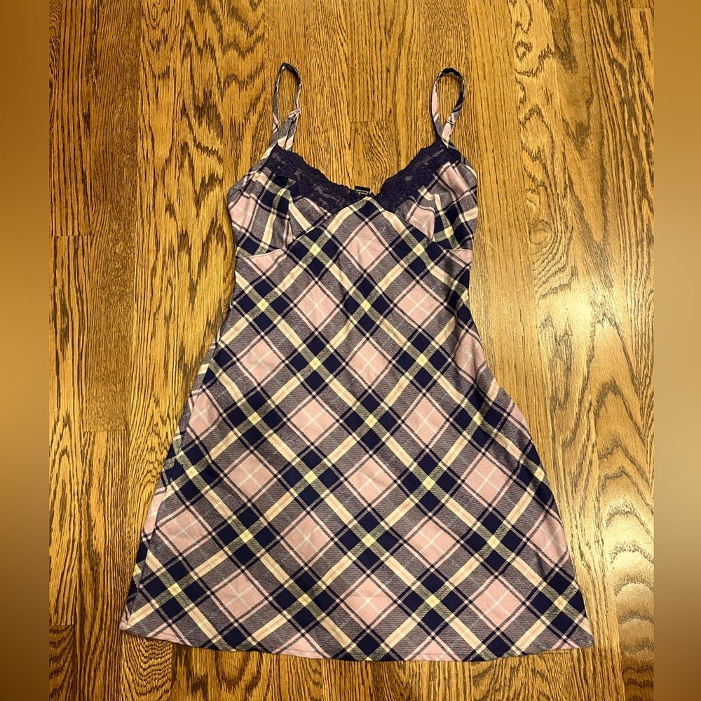 Babydoll plaid dress with lace. Forever 21, XS